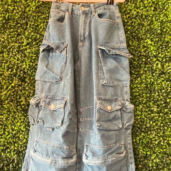 NWOT Multi Pocket Y2K Wide Leg Utility Cargo Jeans by Forever21, Size S - Picture 7 of 8